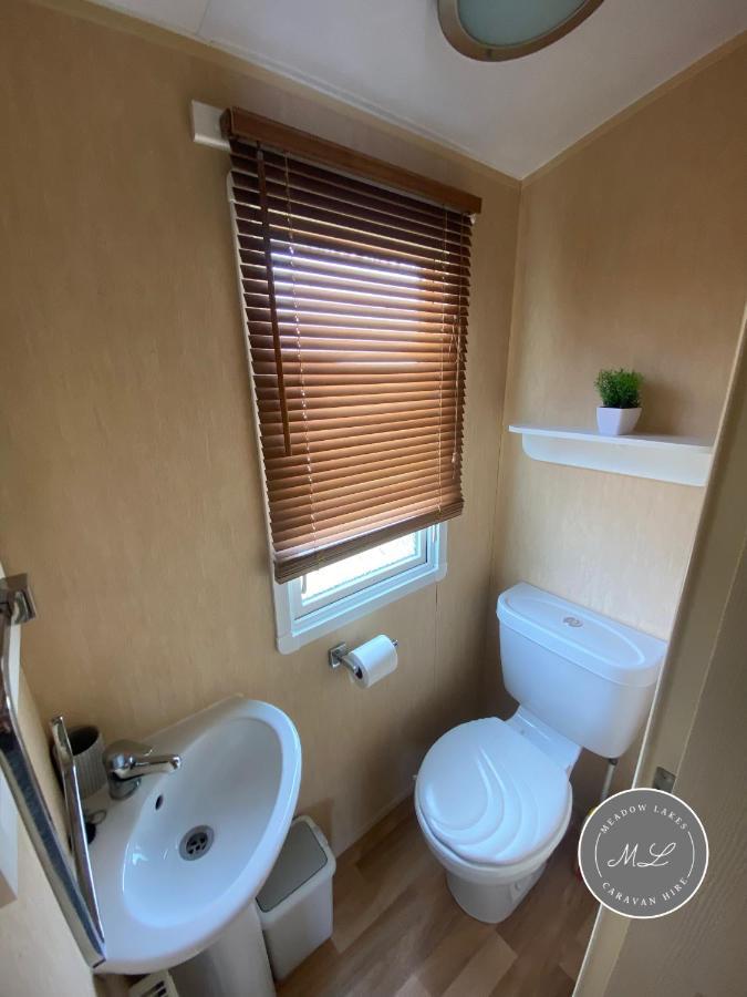 Coral Beach - Row 73 Van 2, Central Heating, Wifi, Bed Linen - Meadow Lakes Caravan & Lodge Hire Ingoldmells Exterior foto